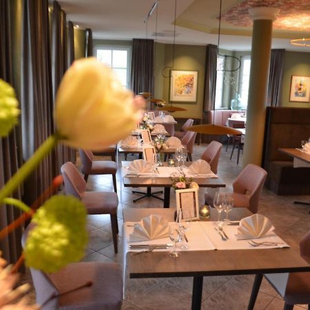 Castell Hotel & Restaurant Leinsweiler Ngoại thất bức ảnh