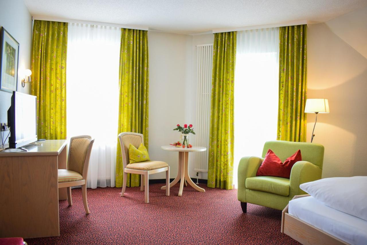 Castell Hotel & Restaurant Leinsweiler Ngoại thất bức ảnh