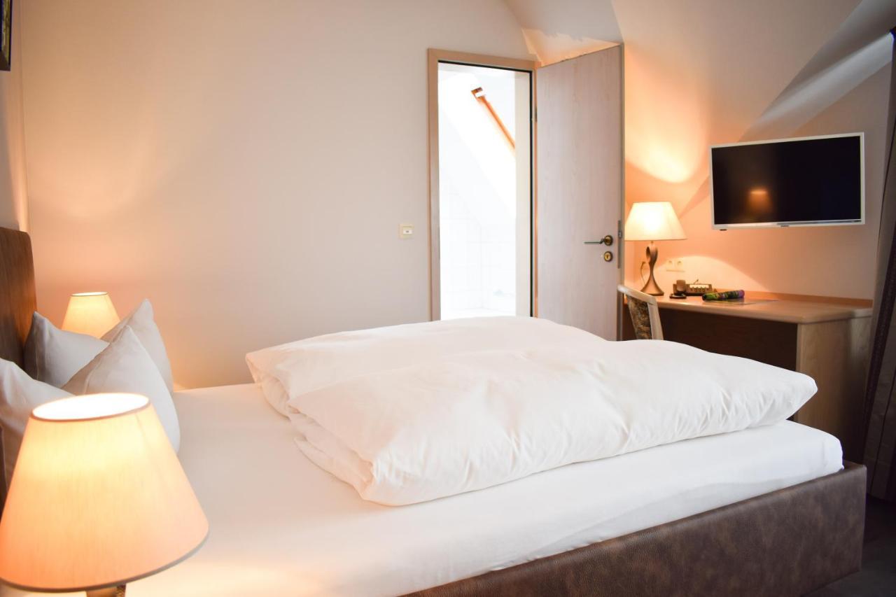 Castell Hotel & Restaurant Leinsweiler Ngoại thất bức ảnh