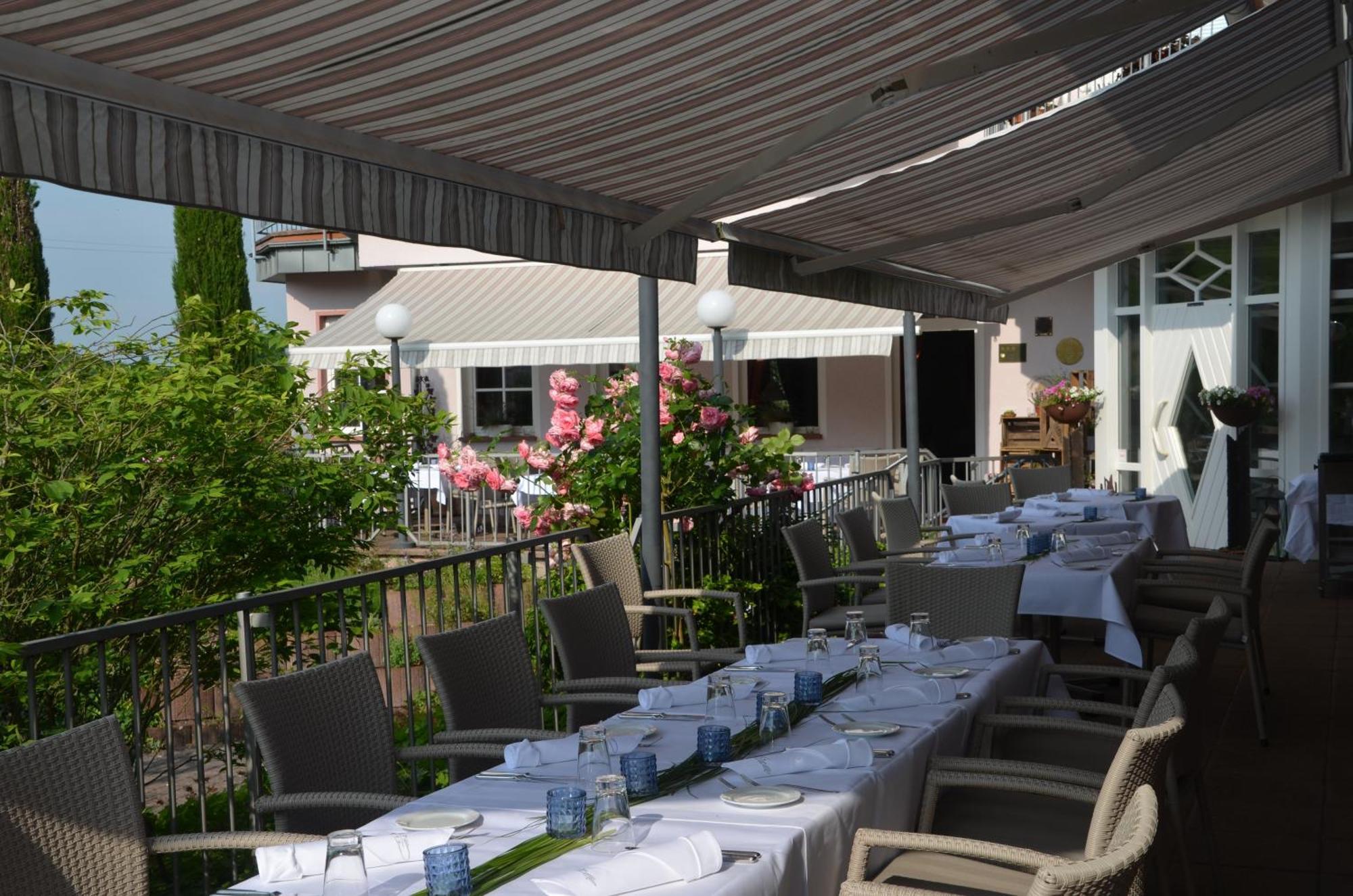Castell Hotel & Restaurant Leinsweiler Ngoại thất bức ảnh