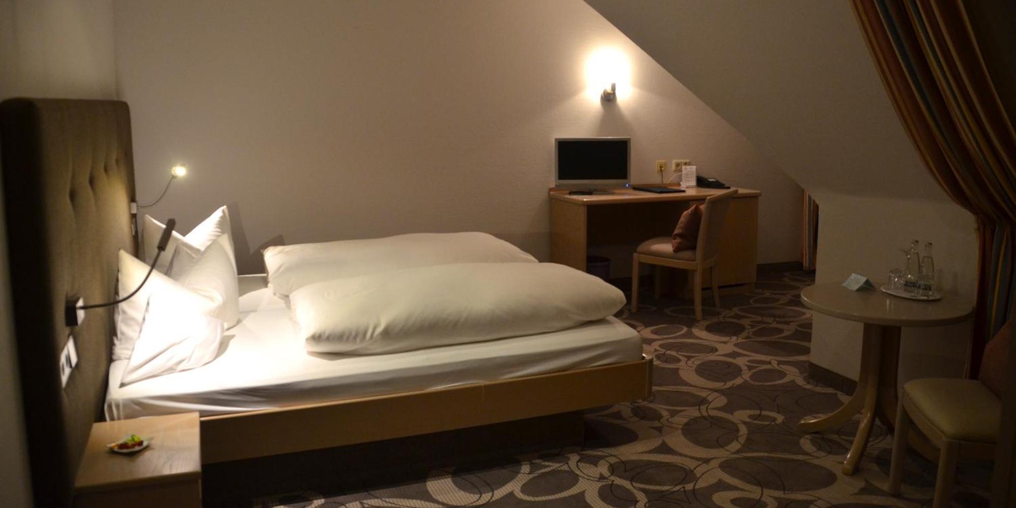 Castell Hotel & Restaurant Leinsweiler Ngoại thất bức ảnh