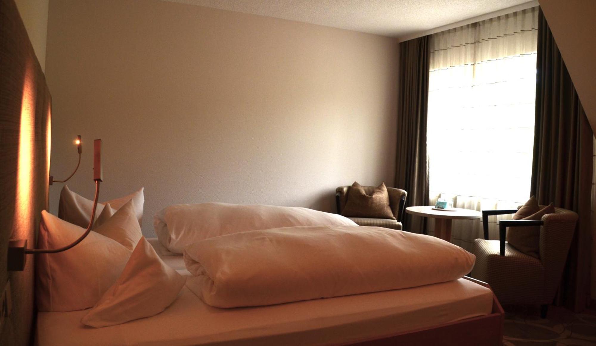 Castell Hotel & Restaurant Leinsweiler Ngoại thất bức ảnh
