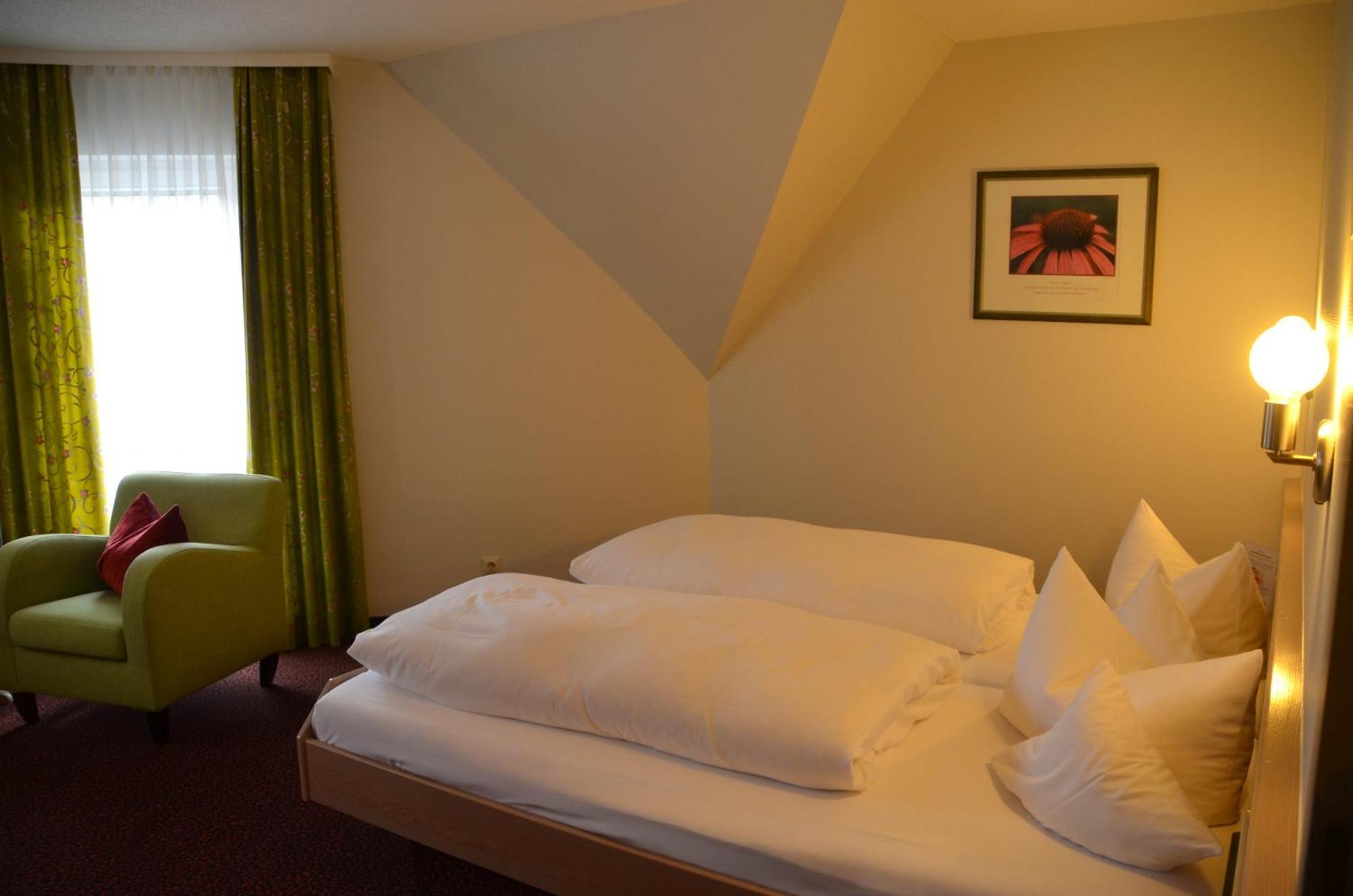 Castell Hotel & Restaurant Leinsweiler Ngoại thất bức ảnh
