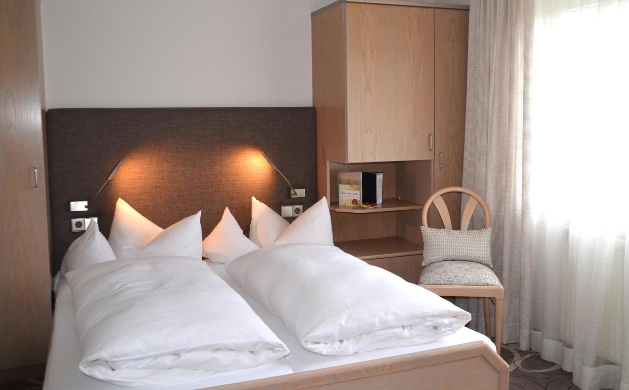 Castell Hotel & Restaurant Leinsweiler Ngoại thất bức ảnh
