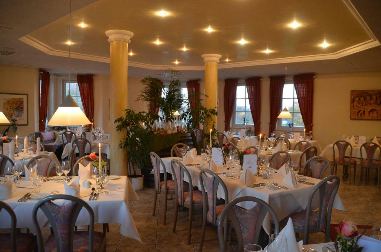 Castell Hotel & Restaurant Leinsweiler Ngoại thất bức ảnh